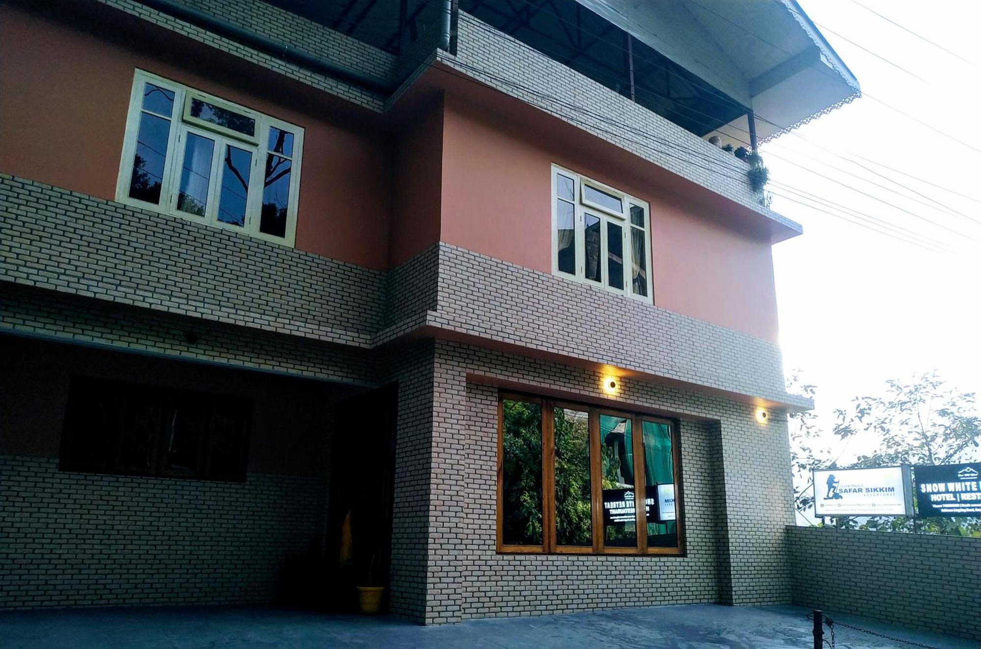 Snow White Retreat Hotel And Restaurant Gangtok Ngoại thất bức ảnh